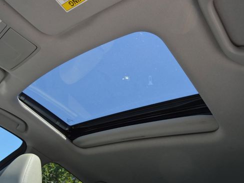 Used 2018 Acura TLX FWD image 11