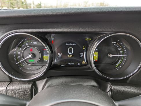 Used 2023 Jeep Wrangler Unlimited Sahara w/ Cold Weather Group AWD/4WD image 19