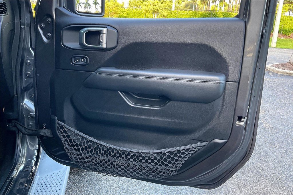 Used 2019 Jeep Wrangler Unlimited Sahara AWD/4WD image 21