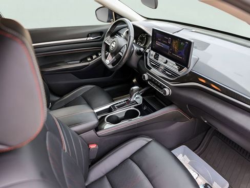 Used 2023 Nissan Altima 2.5 SR w/ SR Premium Package FWD image 32