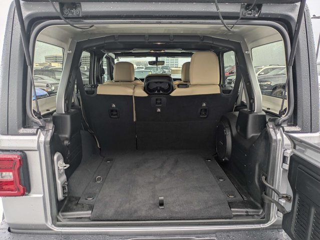 Used 2019 Jeep Wrangler Unlimited Sahara AWD/4WD image 12