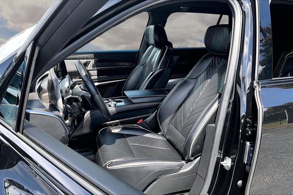Certified 2026 Cadillac Vistiq Sport w/ LPO, Floor Liner Package AWD/4WD image 21