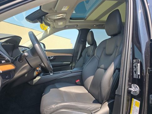 Used 2023 Volvo XC90 B6 Plus image 13