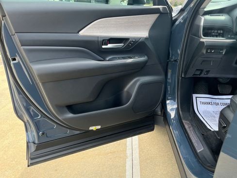 Certified 2024 Toyota Grand Highlander Limited image 11