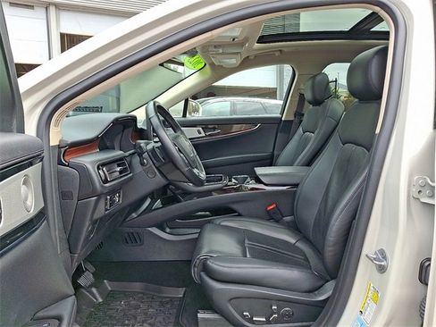 Used 2023 Lincoln Nautilus Reserve w/ Equipment Group 202A image 13