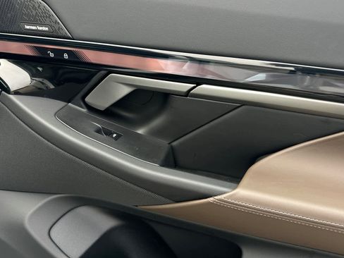 Used 2025 BMW 540i xDrive image 17