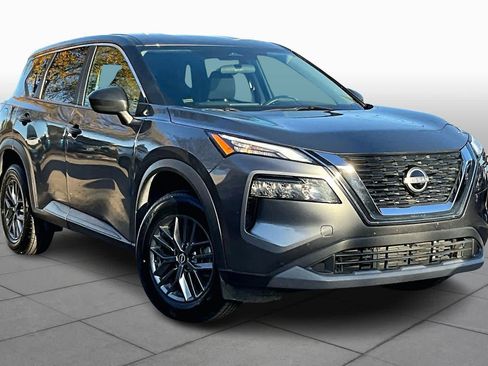 Used 2023 Nissan Rogue S image 2