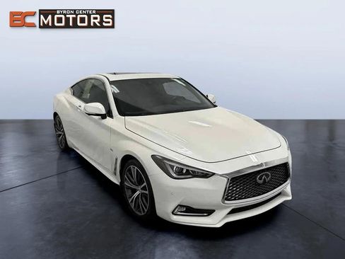 Used 2017 INFINITI Q60 w/ Premium Package image 7