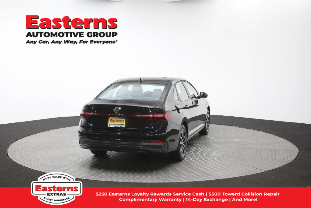 Used 2025 Volkswagen Jetta SE FWD image 39