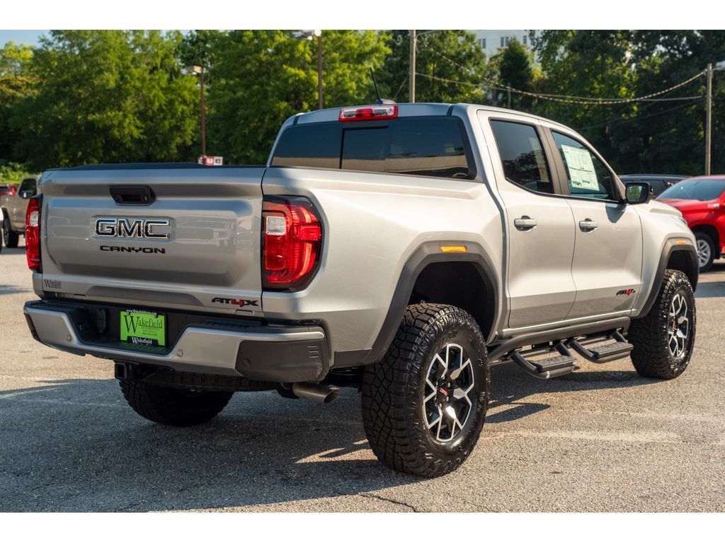 New 2026 GMC Canyon AT4X w/ LPO, Black Badging Package AWD/4WD image 8
