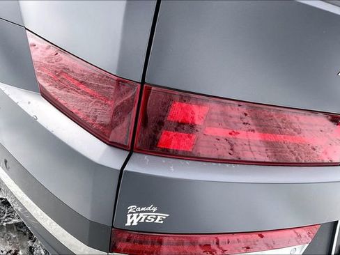 Used 2025 Hyundai Santa Fe Limited image 30