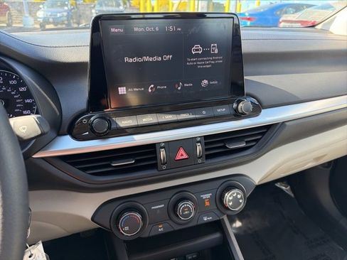 Used 2023 Kia Forte LXS image 17