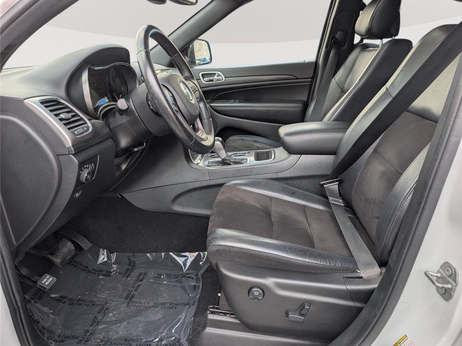 Used 2020 Jeep Grand Cherokee Altitude AWD/4WD image 15