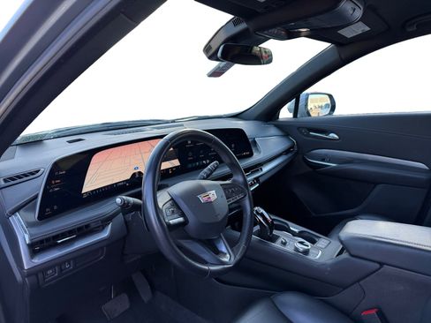 Used 2024 Cadillac XT4 Premium Luxury image 9