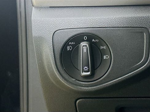 Used 2018 Volkswagen Atlas SE image 12