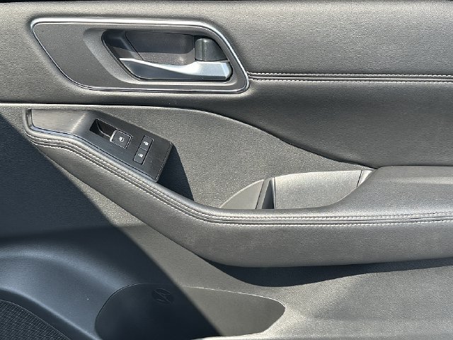Used 2021 Nissan Rogue SL FWD image 12