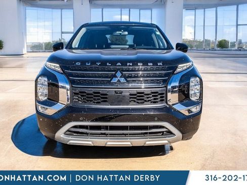 Used 2022 Mitsubishi Outlander SE image 29