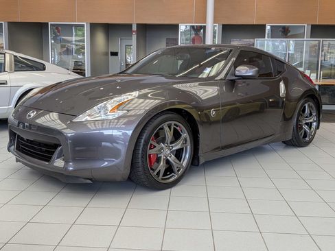 Used 2010 Nissan 370Z Touring w/ Sport Pkg RWD image 6