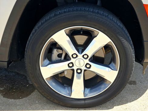 Used 2022 Jeep Grand Cherokee L Limited AWD/4WD image 8