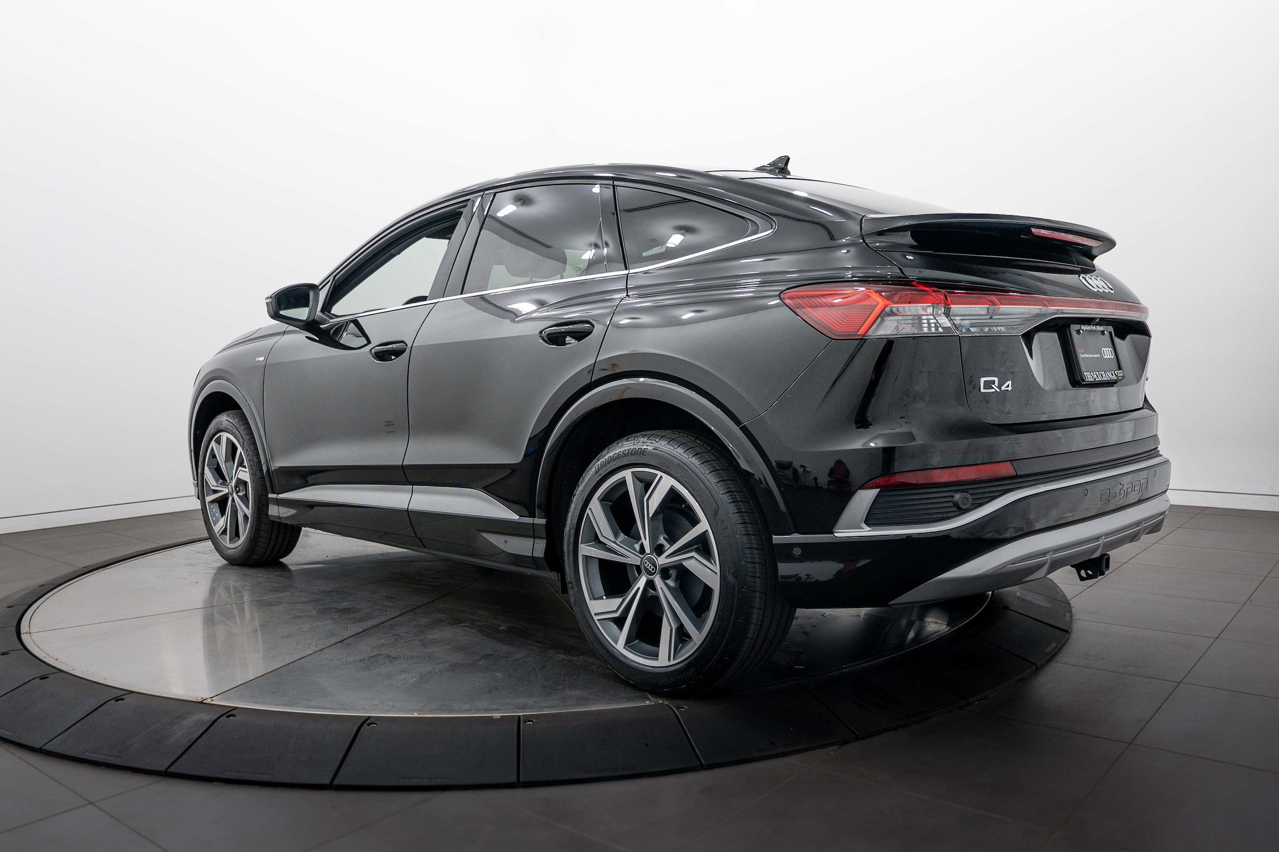 Used 2023 Audi Q4 e-tron Premium Plus w/ Premium Plus AWD/4WD image 5