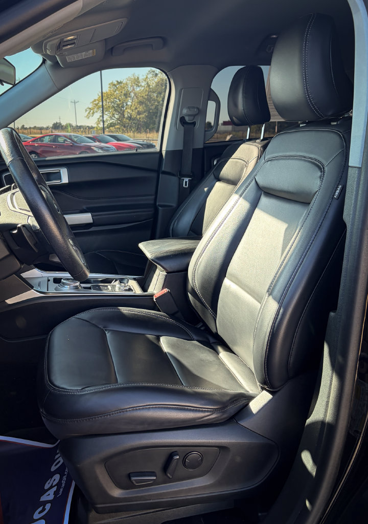 Used 2021 Ford Explorer XLT w/ Equipment Group 202A AWD/4WD image 14