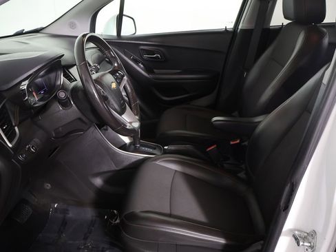 Used 2022 Chevrolet Trax LT w/ Driver Confidence Package AWD/4WD image 21