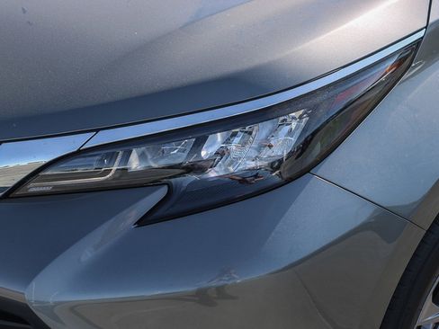 New 2026 Toyota Sienna LE image 5