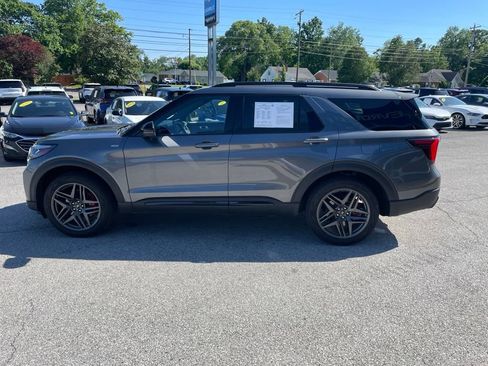 Used 2025 Ford Explorer ST-Line w/ ST-Line Street Pack AWD/4WD image 39