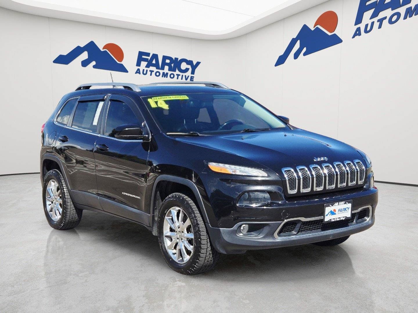 Used 2014 Jeep Cherokee Limited w/ Luxury Group AWD/4WD image 3