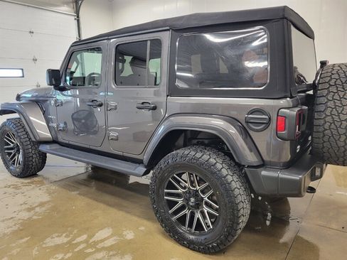 Used 2022 Jeep Wrangler Unlimited Sahara w/ Cold Weather Group AWD/4WD image 5