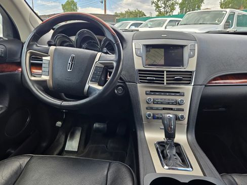 Used 2010 Lincoln MKT AWD image 21