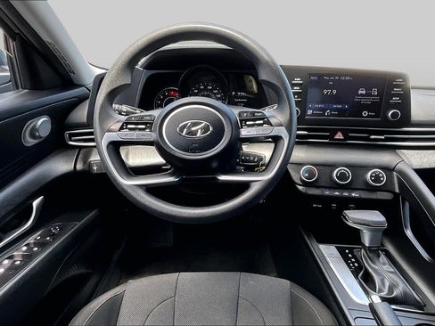 Used 2023 Hyundai Elantra SE FWD image 5