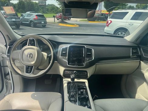 Used 2020 Volvo XC90 T5 Momentum w/ Protection Package Premier FWD image 11