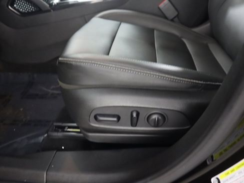 Used 2022 Chevrolet TrailBlazer LT w/ Sun and Liftgate Package image 32