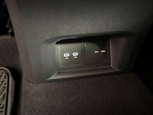 Used 2022 Volkswagen Atlas Cross Sport SEL R-Line AWD/4WD image 26