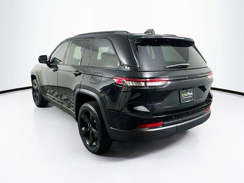 Used 2023 Jeep Grand Cherokee Altitude image 5