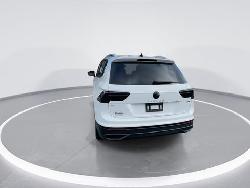 Used 2022 Volkswagen Tiguan SE image 16