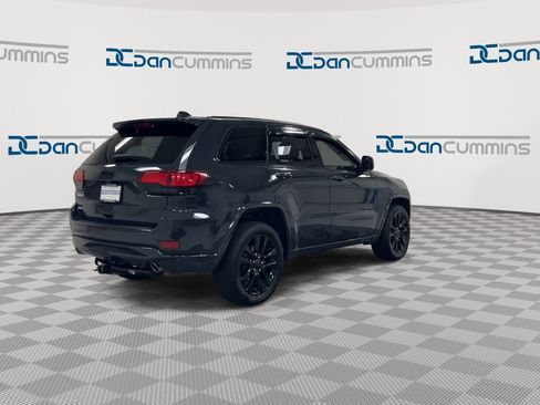Used 2018 Jeep Grand Cherokee Altitude AWD/4WD image 8