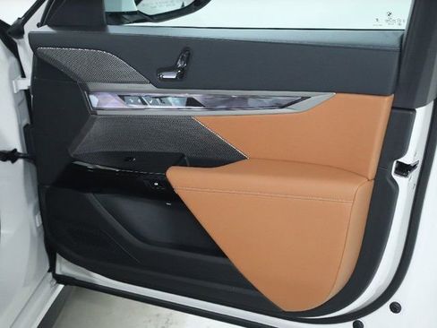 Used 2025 BMW 740i xDrive image 36