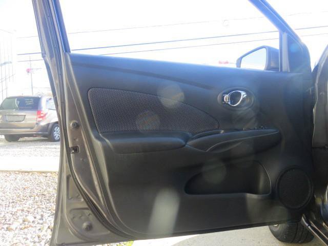 Used 2015 Nissan Versa SV FWD image 13