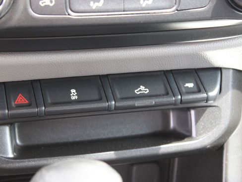 Used 2022 Chevrolet Colorado W/T AWD/4WD image 17