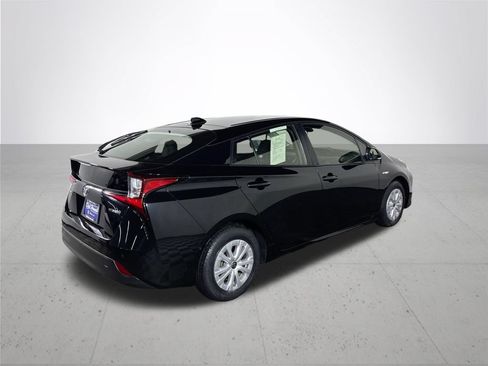 Used 2021 Toyota Prius LE FWD image 6