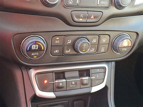 Used 2024 GMC Terrain SLT image 15