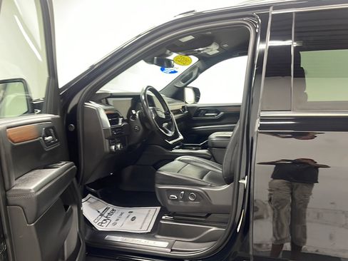 Used 2025 GMC Yukon Denali AWD/4WD image 2