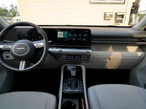 Used 2024 Hyundai Kona SEL AWD/4WD image 37