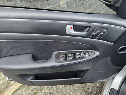 Used 2013 Hyundai Genesis 3.8 w/ Premium Pkg image 30