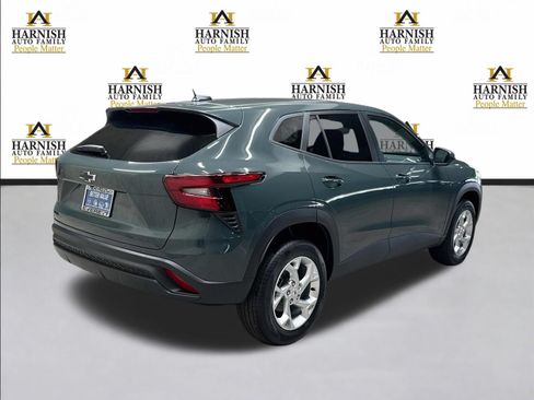 New 2026 Chevrolet Trax LS w/ LS Convenience Package FWD image 5