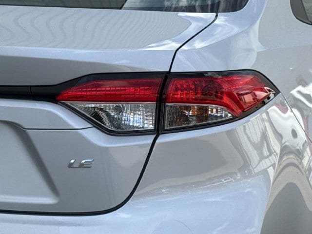 Used 2025 Toyota Corolla LE FWD image 7