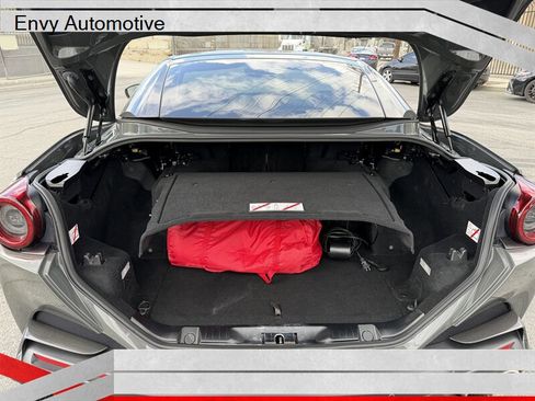 Used 2020 Ferrari Portofino image 18