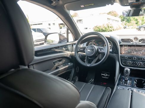 Used 2024 Bentley Bentayga Extended Wheelbase AWD/4WD image 19